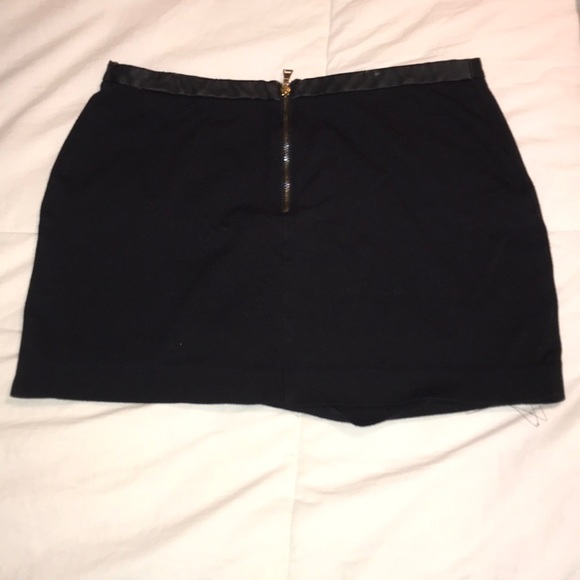 Black skirt - Picture 2 of 4